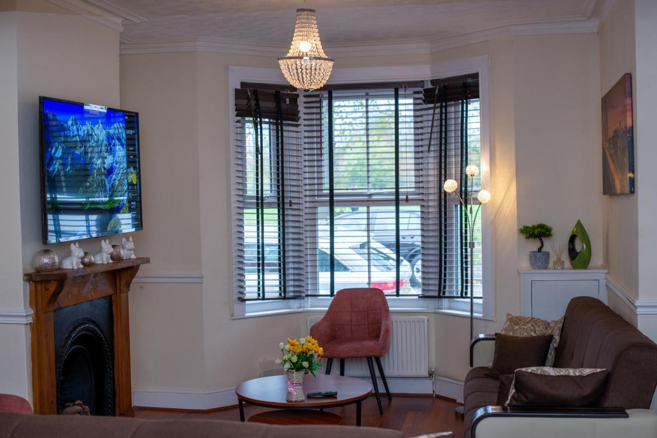 Royale Green View House- Free Parking, Wifi, Perfect For Contractors And Holiday Northampton Dış mekan fotoğraf