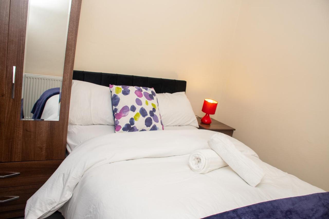 Royale Green View House- Free Parking, Wifi, Perfect For Contractors And Holiday Northampton Dış mekan fotoğraf