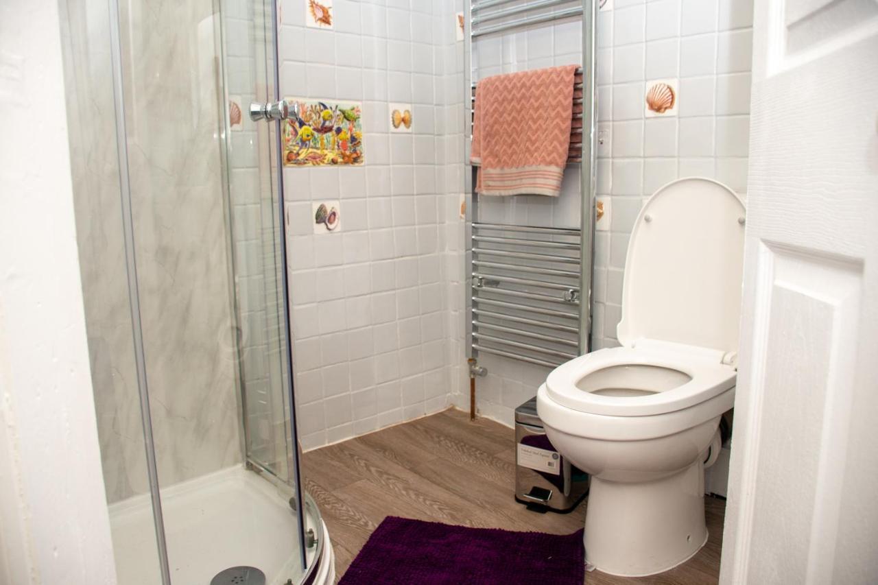 Royale Green View House- Free Parking, Wifi, Perfect For Contractors And Holiday Northampton Dış mekan fotoğraf