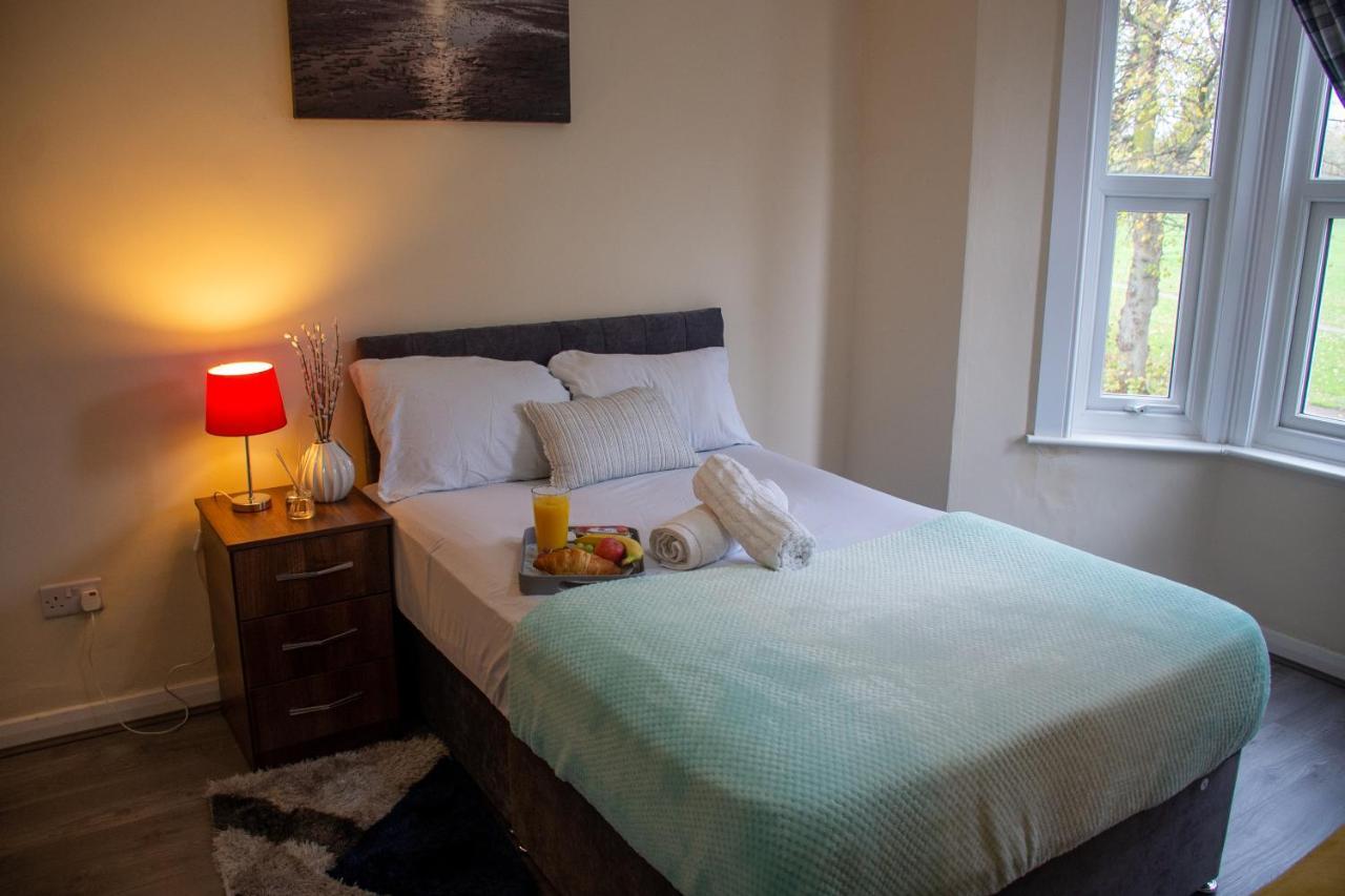 Royale Green View House- Free Parking, Wifi, Perfect For Contractors And Holiday Northampton Dış mekan fotoğraf